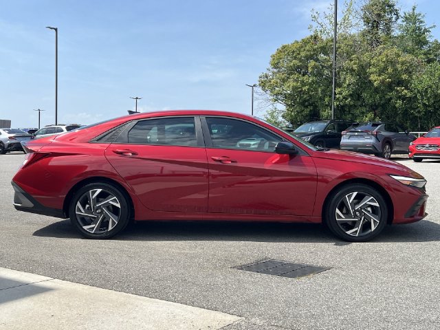 Used 2025 Hyundai Elantra SEL FWD image 14