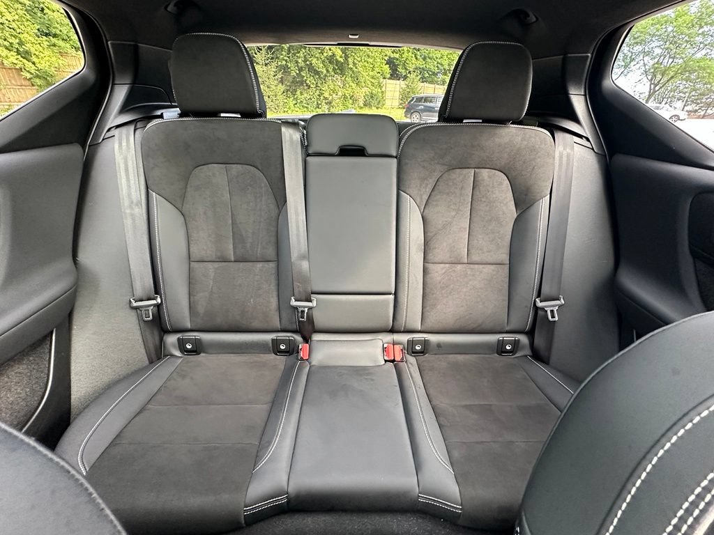 Used 2023 Volvo XC40 B5 Plus AWD/4WD image 16