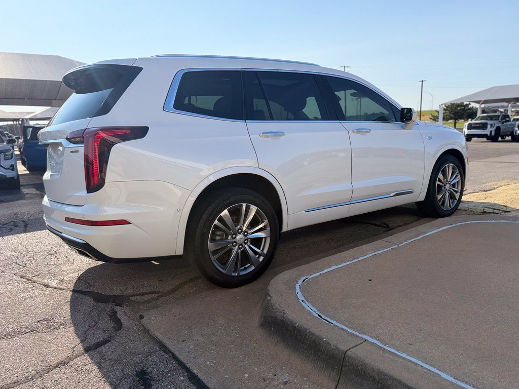 Used 2023 Cadillac XT6 Premium Luxury w/ Technology Package FWD image 4