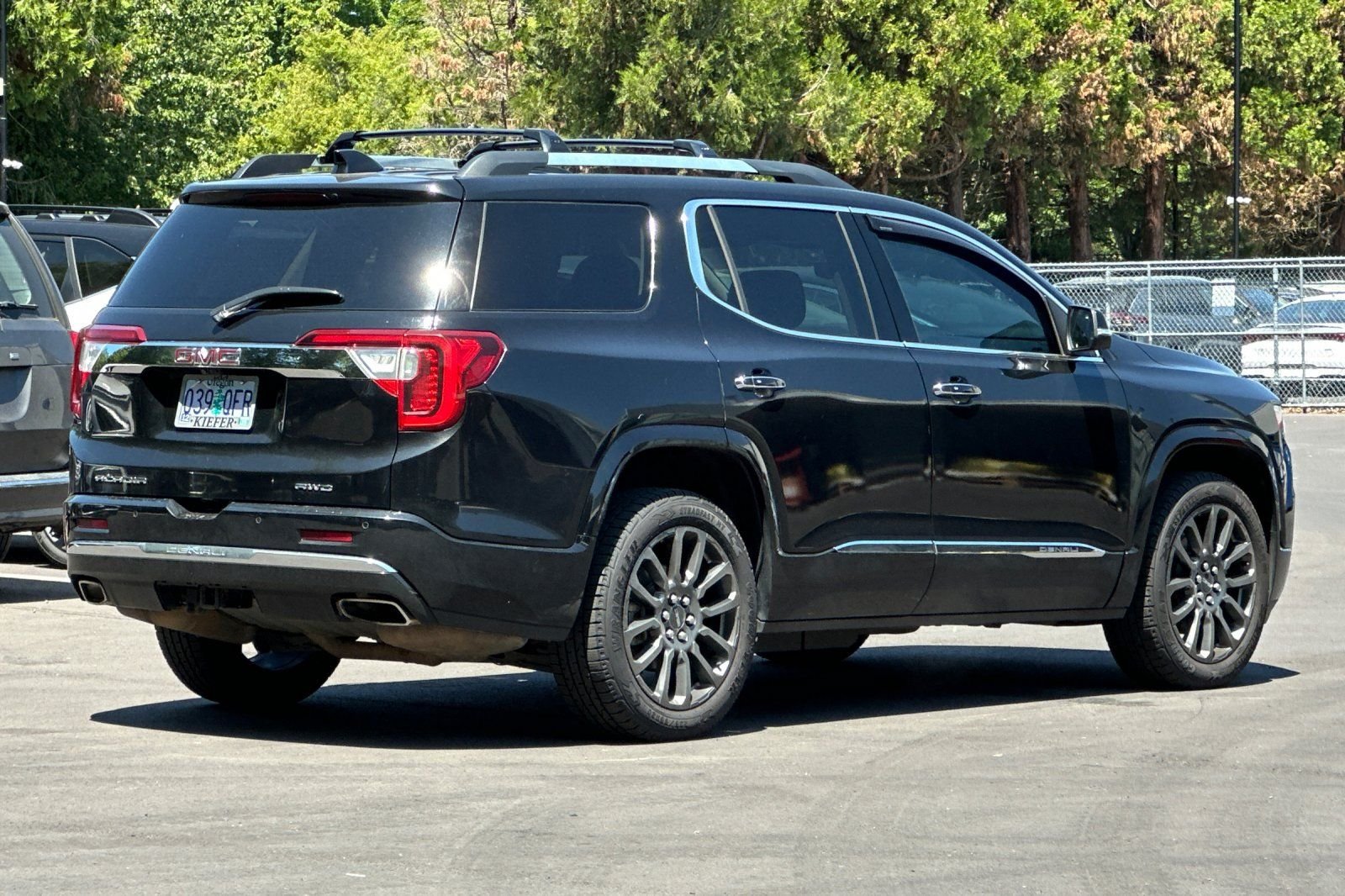 Used 2022 GMC Acadia Denali w/ Black Diamond Edition AWD/4WD image 4