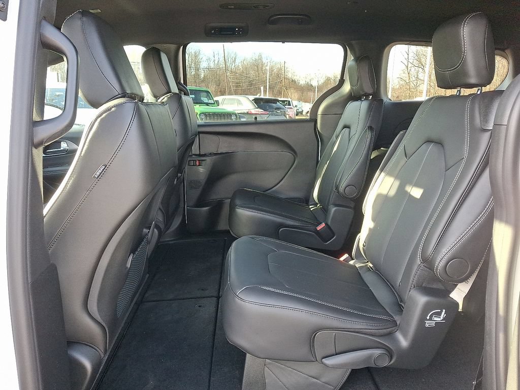 New 2026 Chrysler Voyager LX FWD image 7