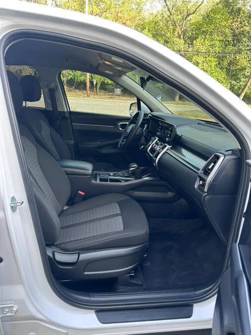 Used 2023 Kia Sorento LX image 23