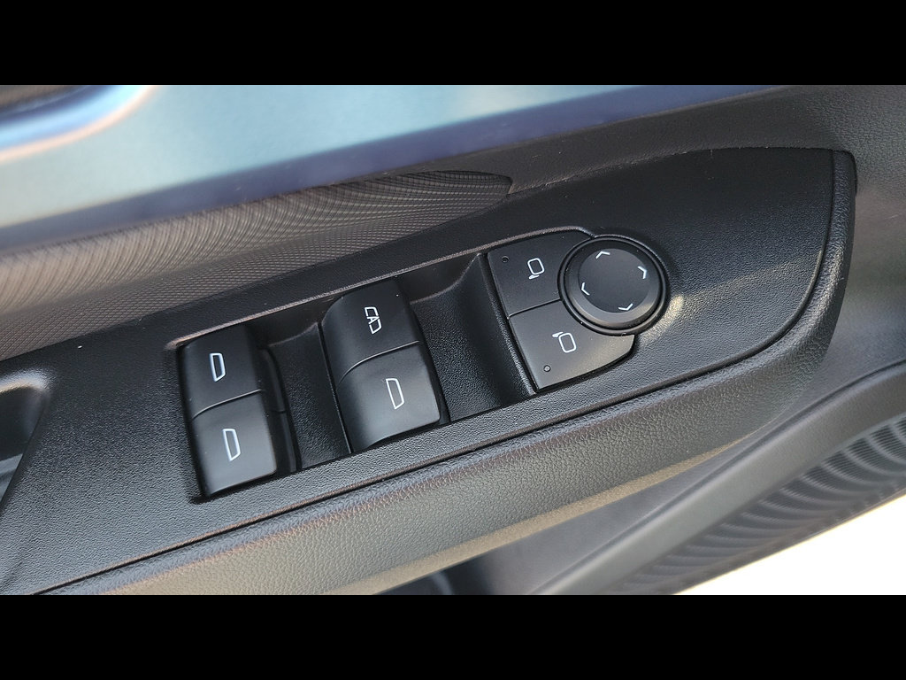 Used 2024 Chevrolet Equinox EV LT w/ LPO, Blackout Package FWD image 21
