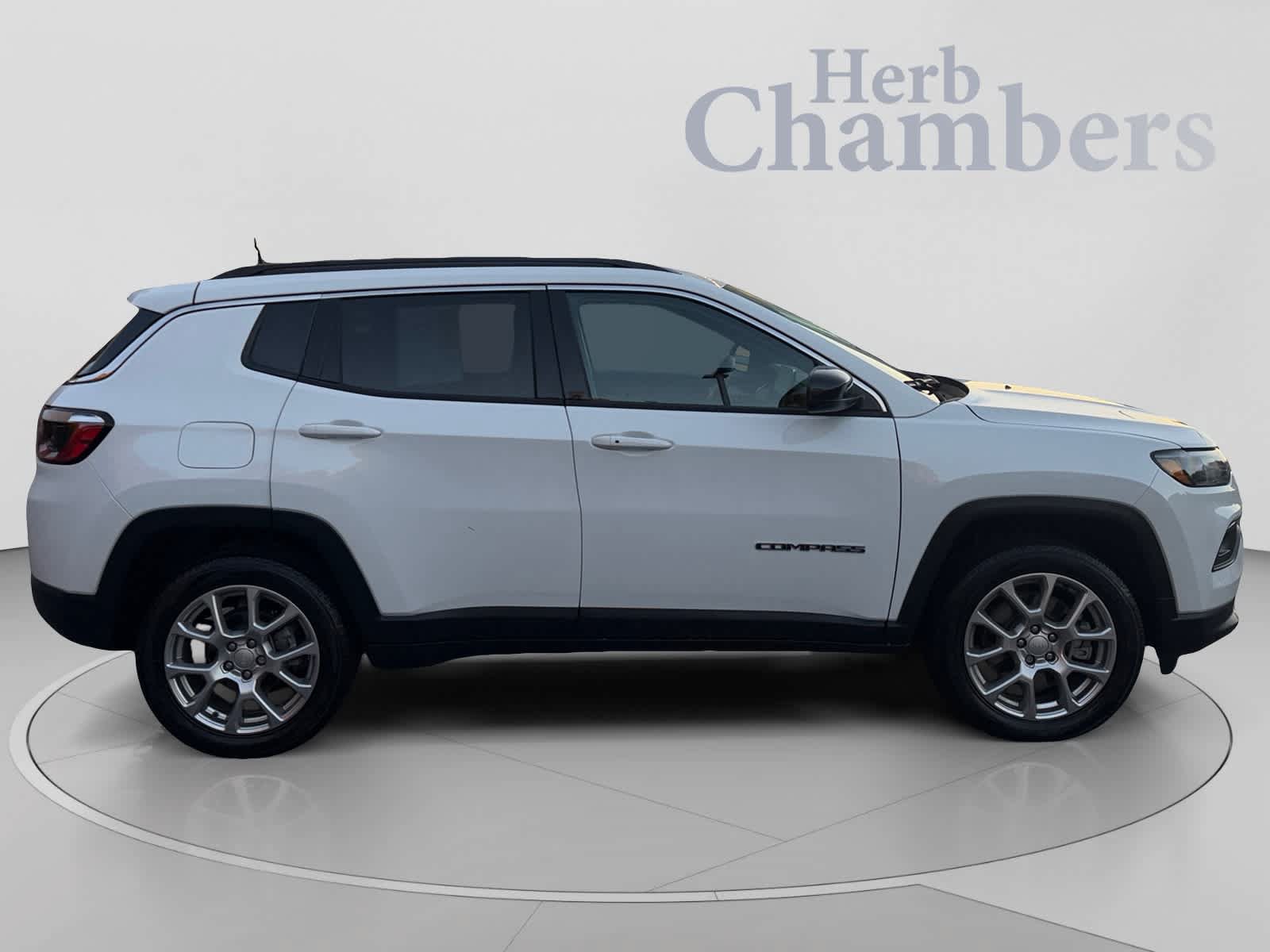 Used 2023 Jeep Compass Latitude AWD/4WD image 12