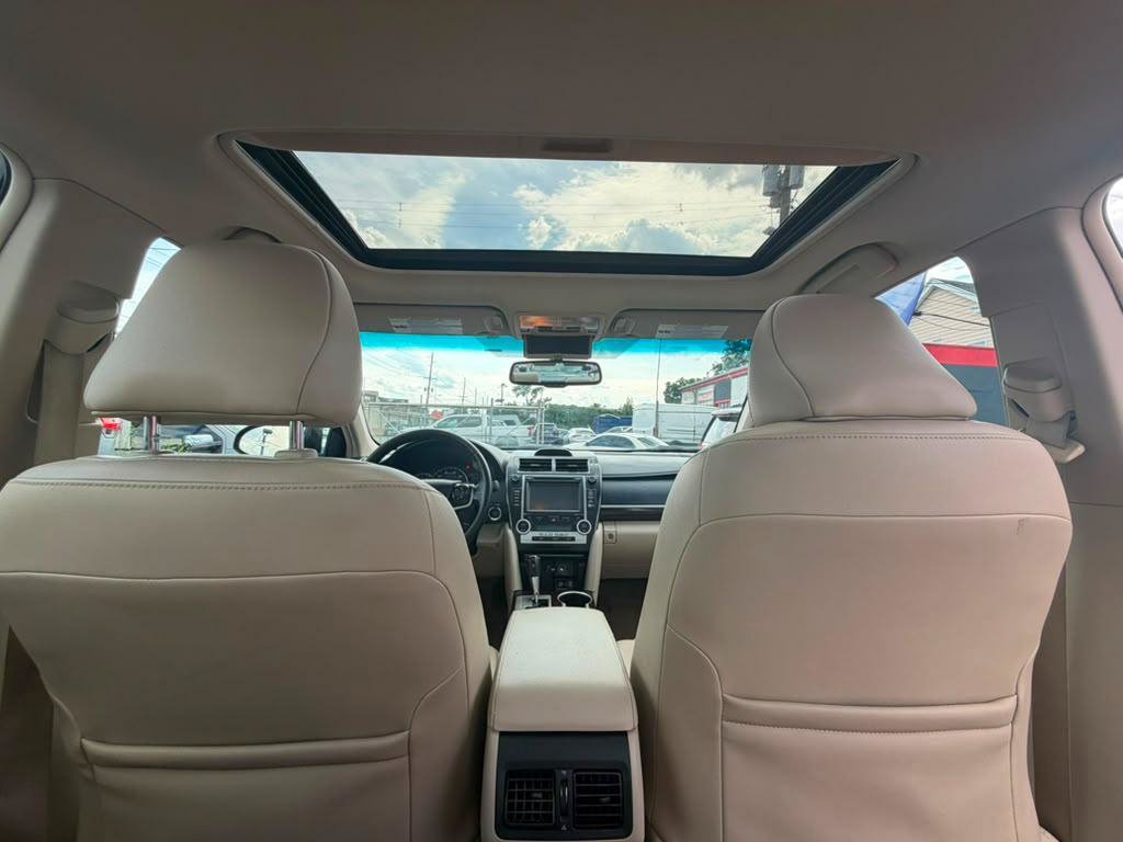 Used 2014 Toyota Camry XLE w/ Leather Package FWD image 24