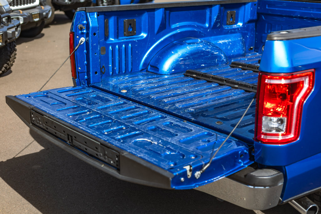 Used 2015 Ford F150 XLT w/ Equipment Group 301A Mid AWD/4WD image 9