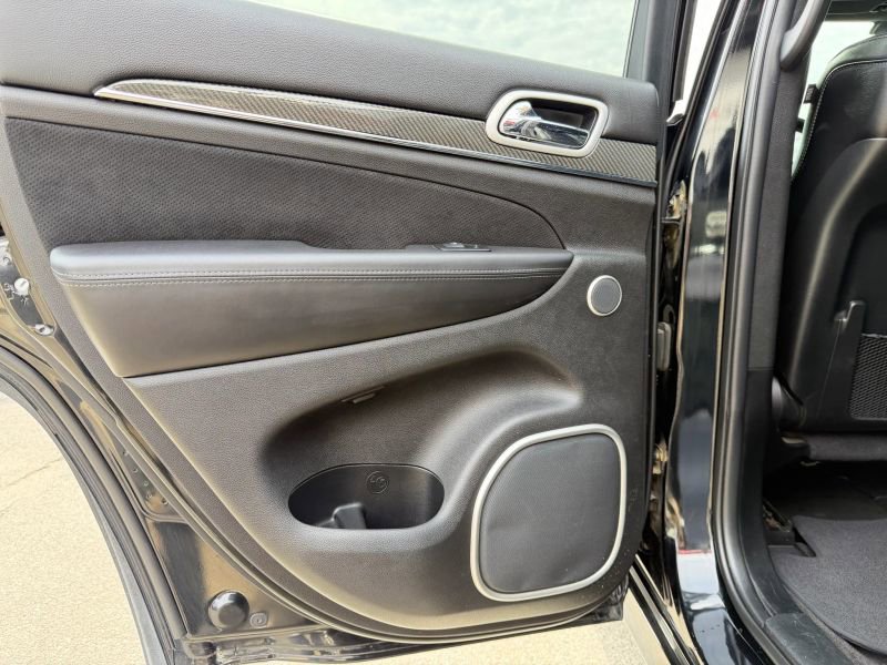 Used 2018 Jeep Grand Cherokee SRT image 14