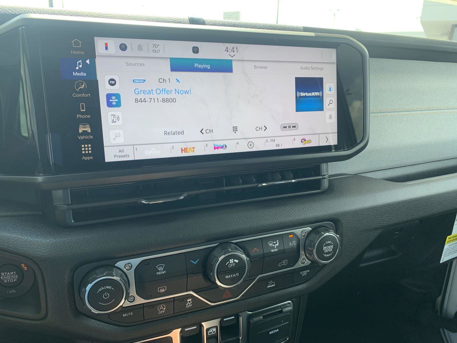 New 2025 Jeep Gladiator Sport image 17