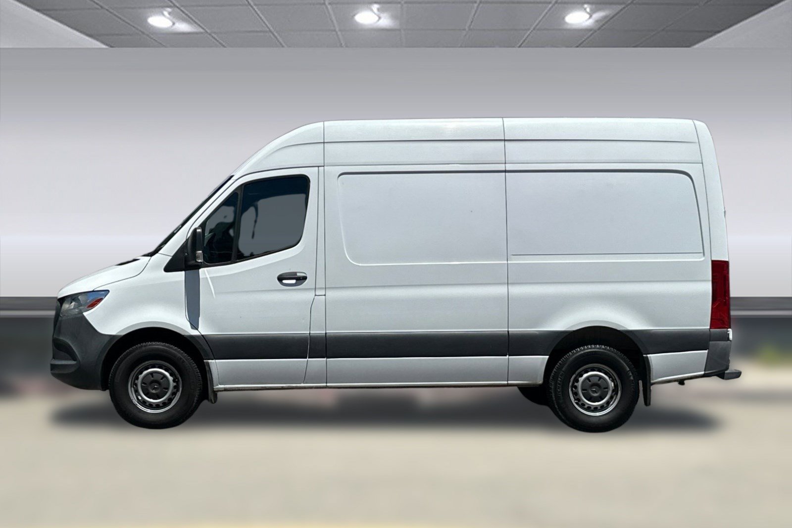 Used 2022 Mercedes-Benz Sprinter 2500 image 2