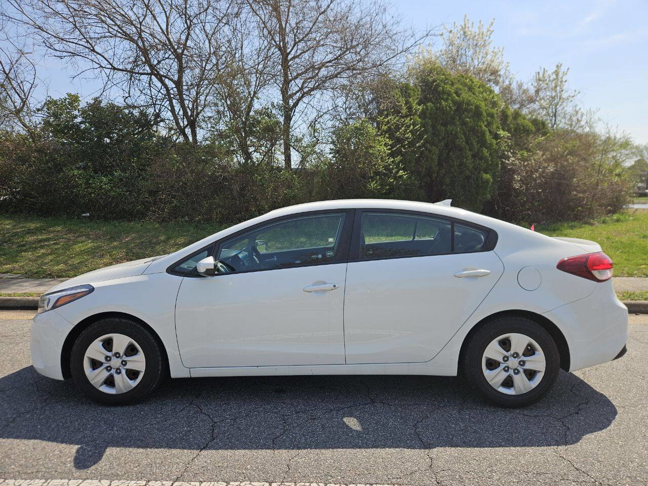 Used 2018 Kia Forte LX FWD image 2