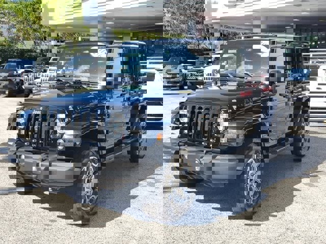 Certified 2016 Jeep Wrangler Unlimited Rubicon w/ Connectivity Group image 3