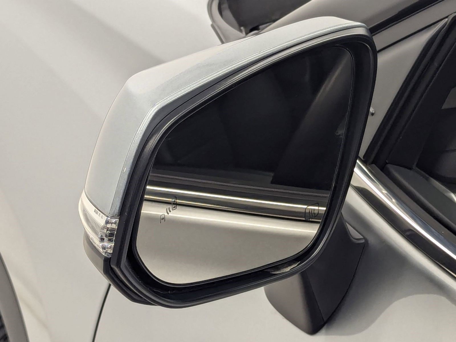 Used 2025 Toyota Highlander XLE image 35