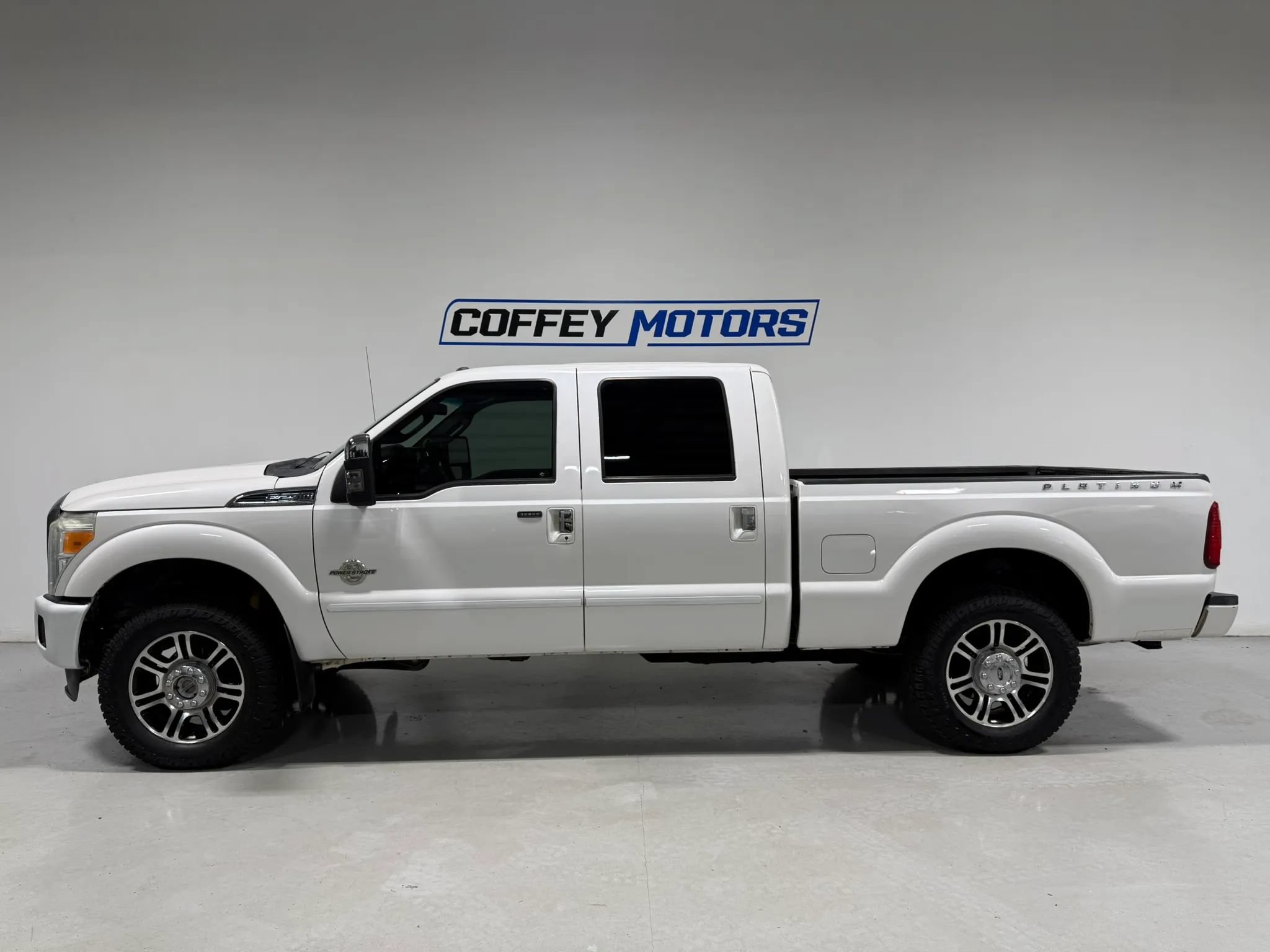 Used 2015 Ford F250 Platinum w/ FX4 Off-Road Package AWD/4WD image 3