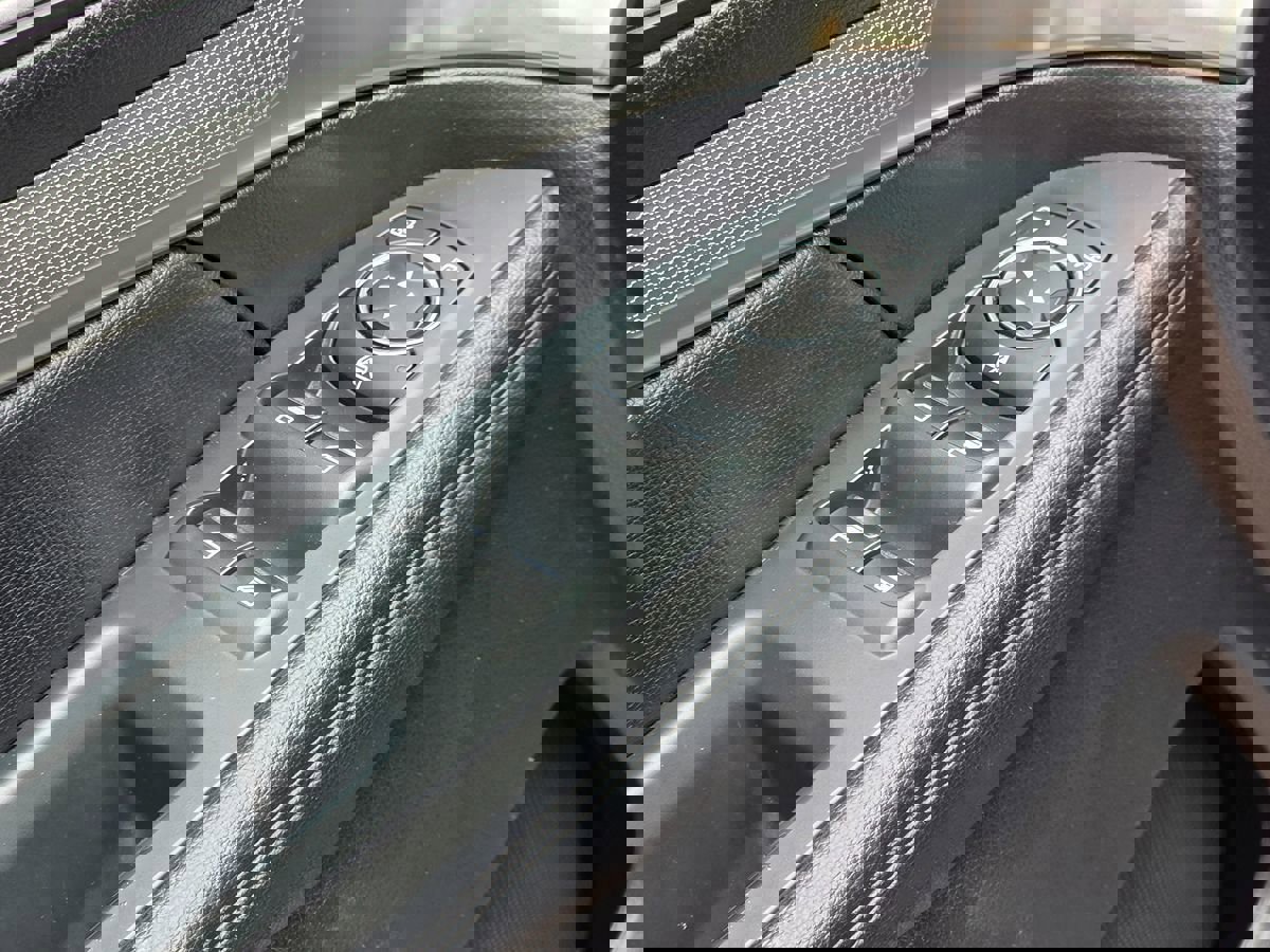 Used 2019 Ford Explorer XLT image 32