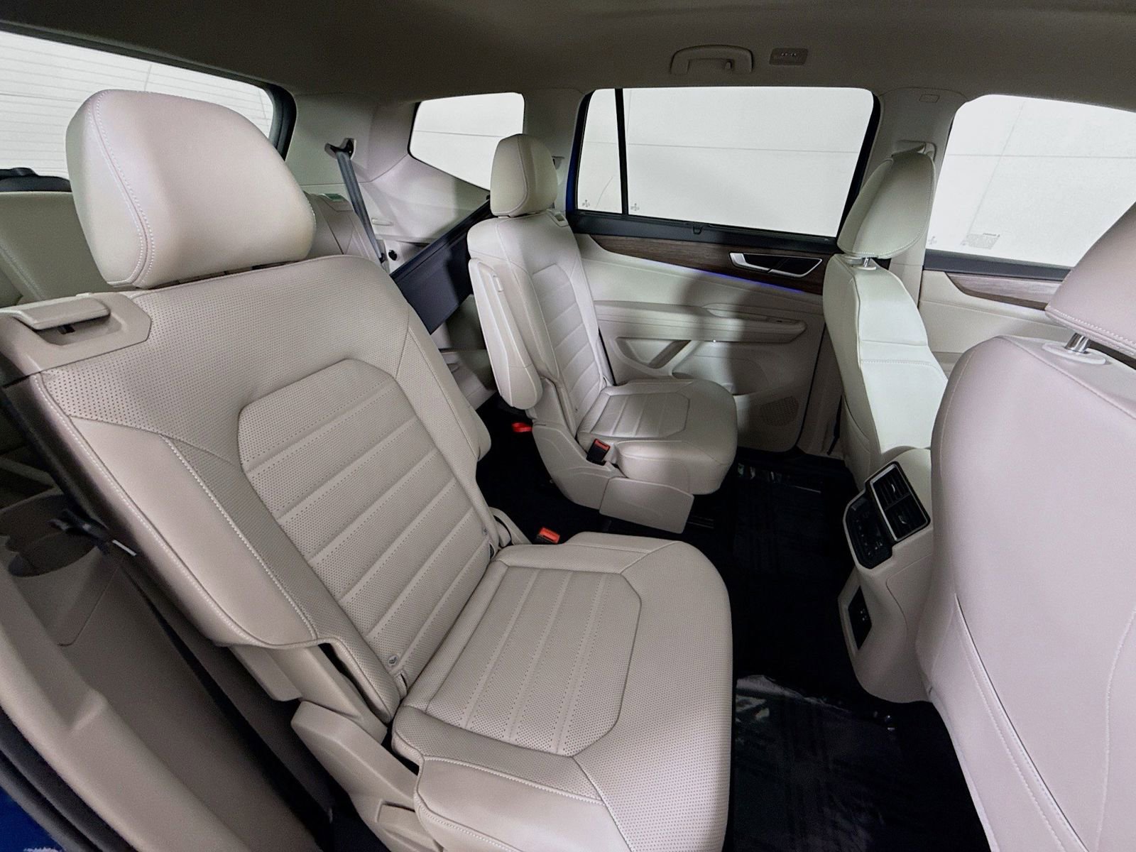 Used 2025 Volkswagen Atlas SEL image 26