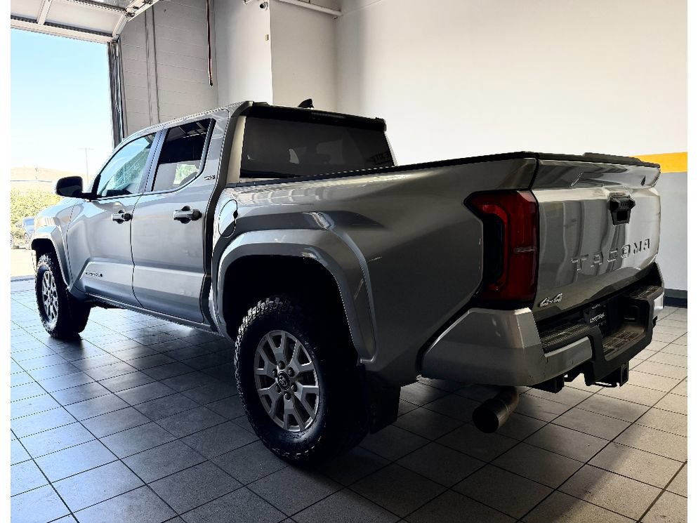 Used 2024 Toyota Tacoma SR5 AWD/4WD image 10
