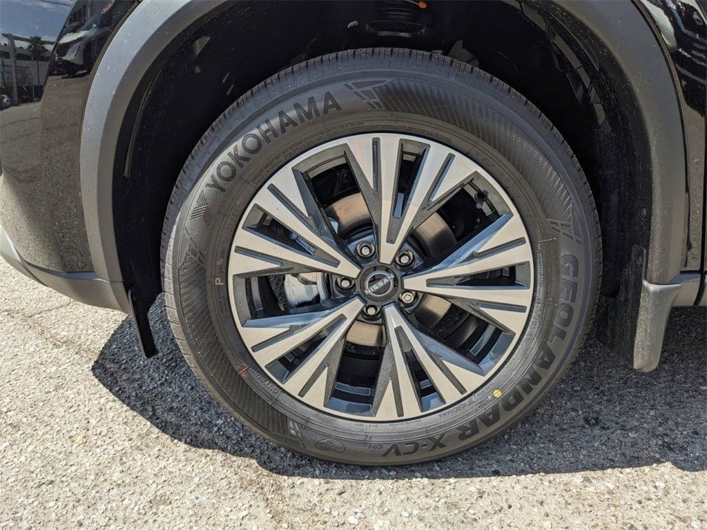 Used 2023 Nissan Rogue SV w/ SV Premium B Package image 10