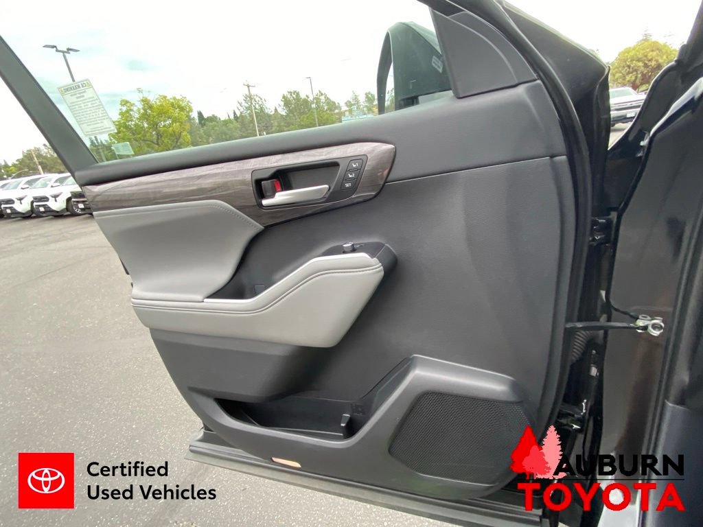Certified 2024 Toyota Highlander Platinum AWD/4WD image 42