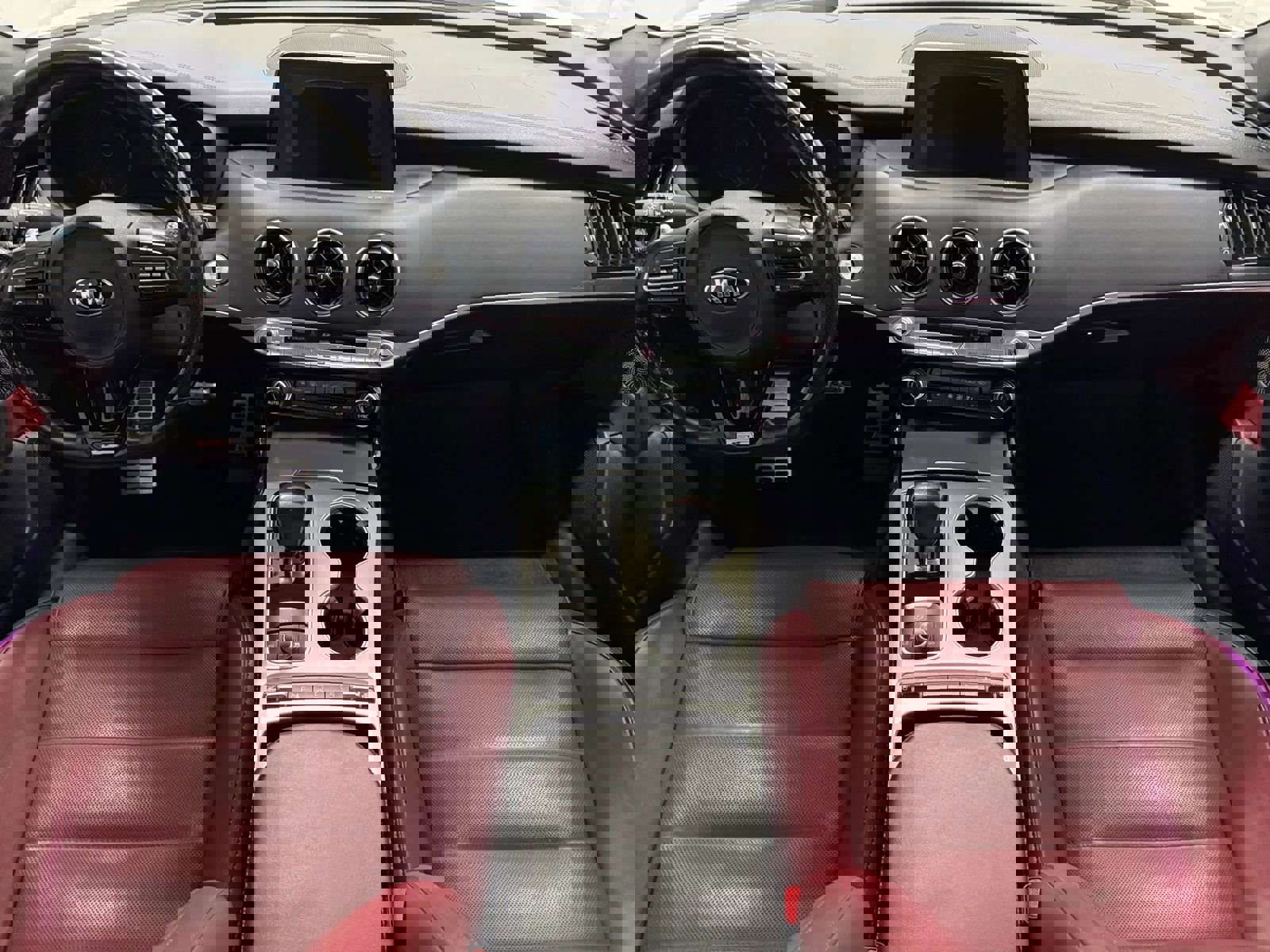 Used 2019 Kia Stinger GT2 image 2