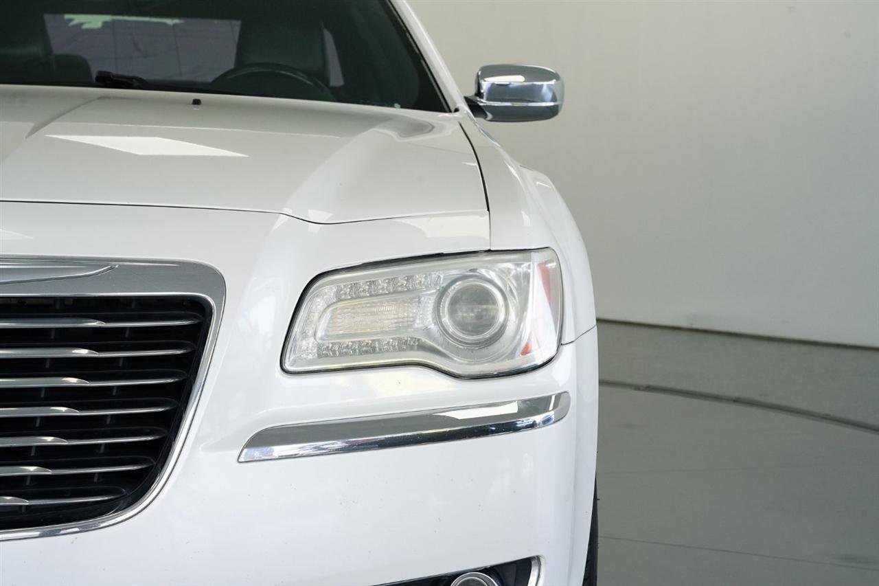 Used 2011 Chrysler 300 Limited image 3