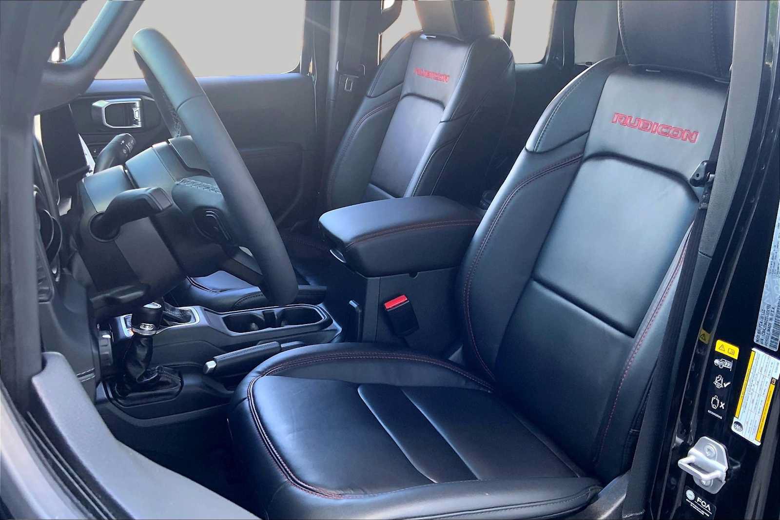 Used 2025 Jeep Gladiator Rubicon w/ Convenience Group AWD/4WD image 9