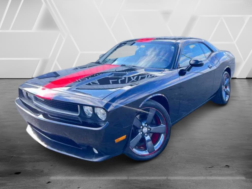 Used 2013 Dodge Challenger SXT RWD image 2