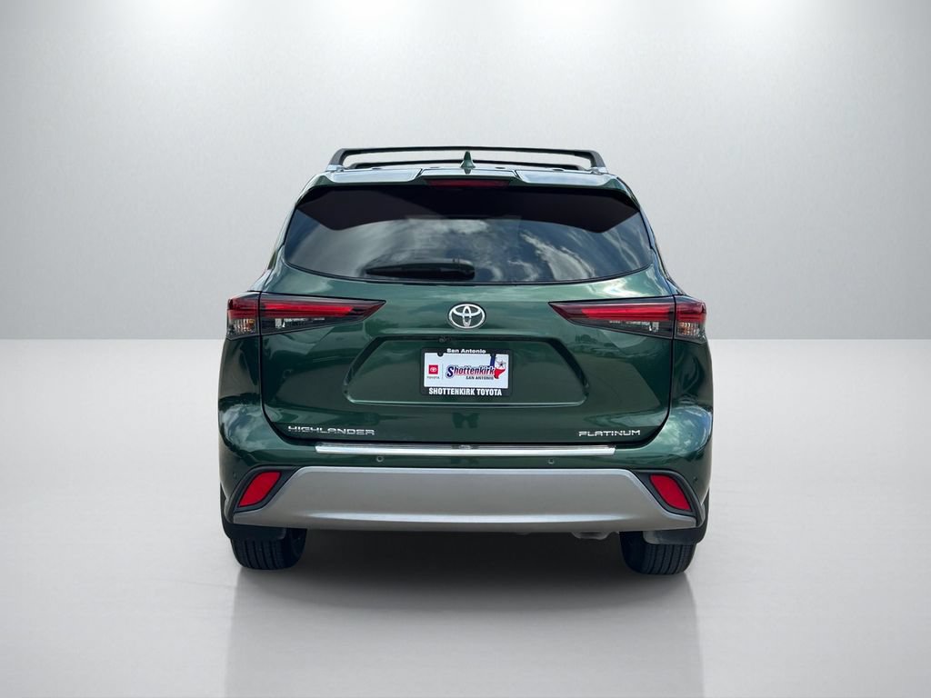 Certified 2024 Toyota Highlander Platinum FWD image 6
