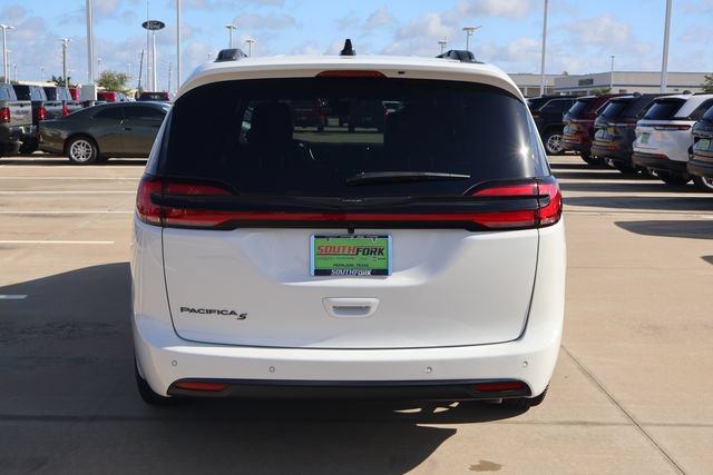 New 2026 Chrysler Pacifica Select w/ S Appearance Package FWD image 5