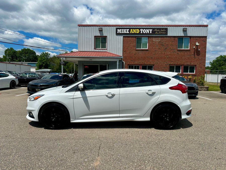 Used 2018 Ford Focus ST FWD image 4