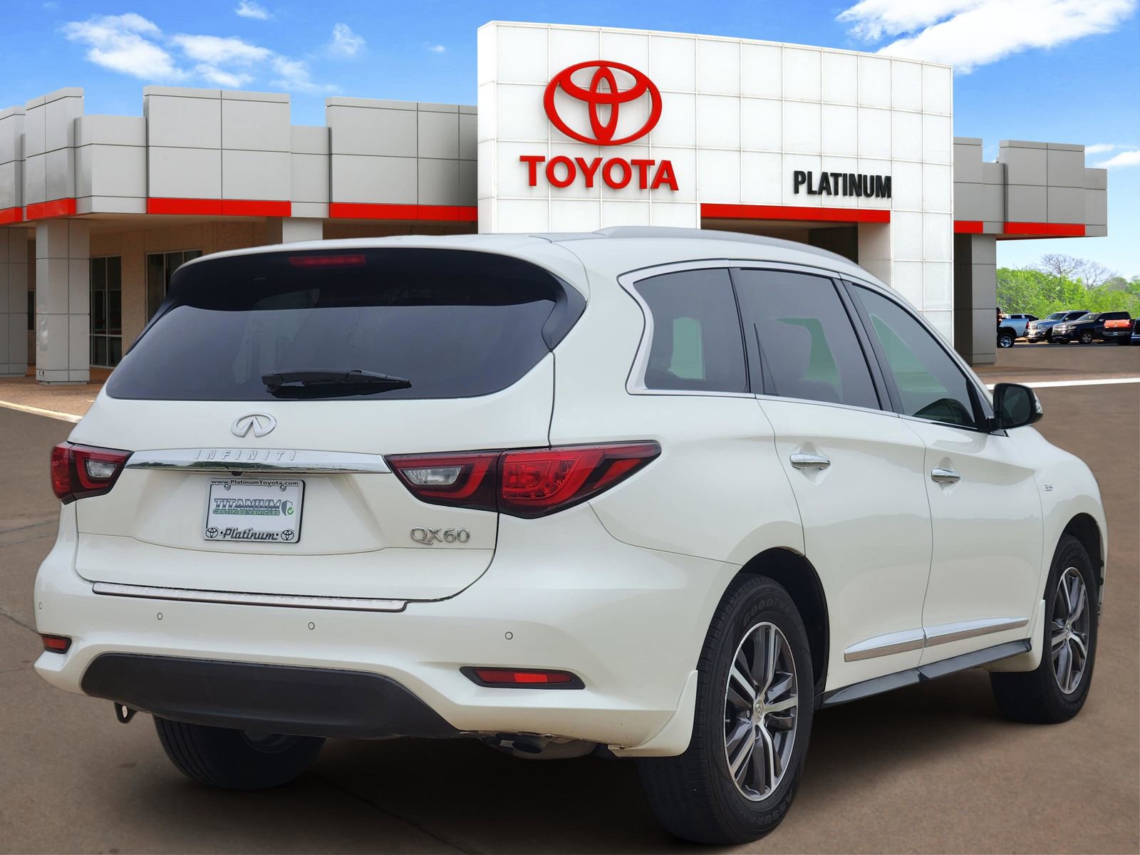 Used 2019 INFINITI QX60 Luxe w/ Essential Package FWD image 4