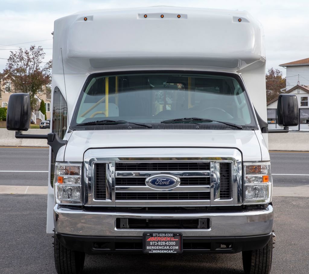 Used 2016 Ford E-450 and Econoline 450 Super Duty w/ Shuttle Bus Prep Package image 4