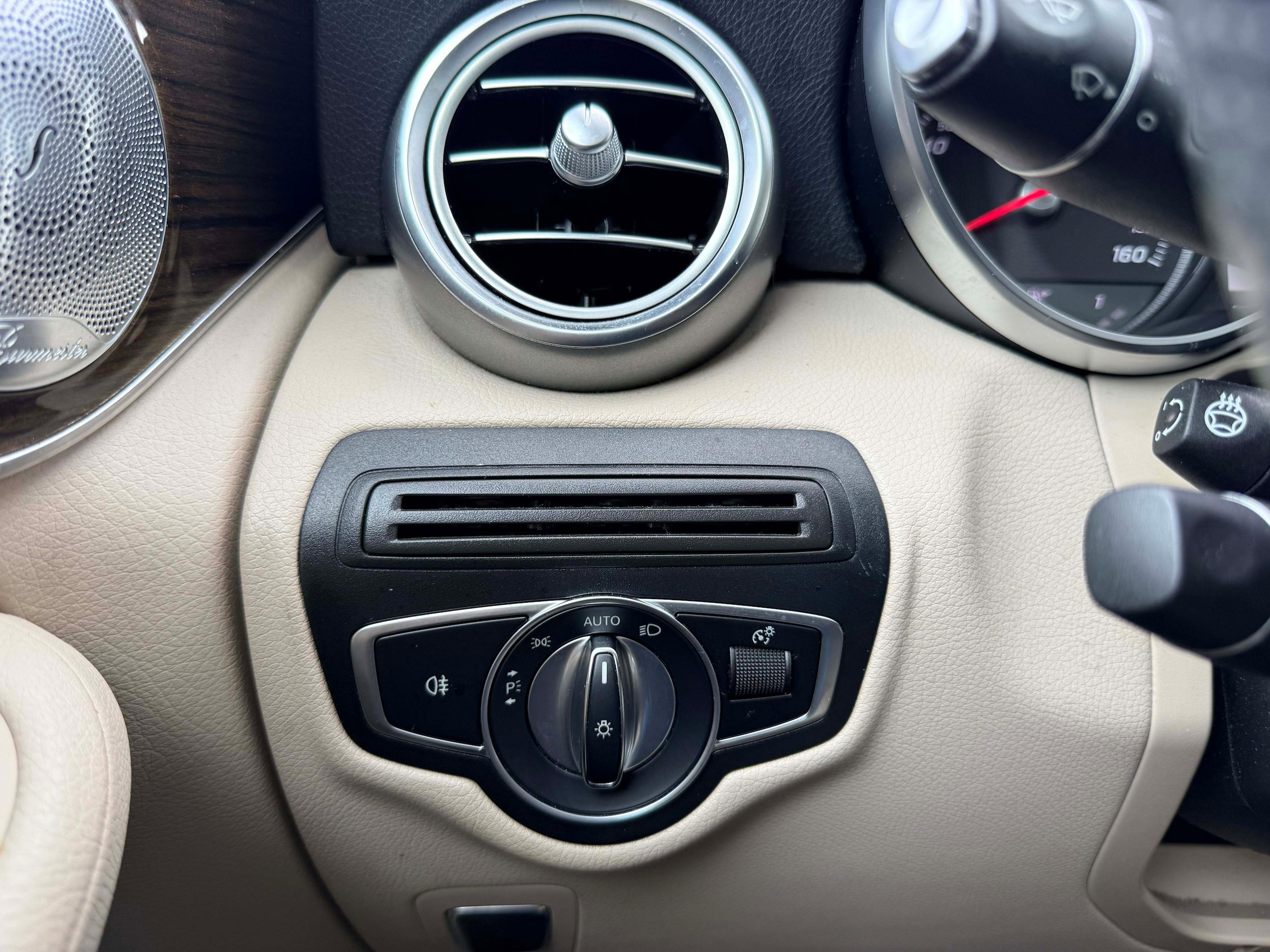 Used 2019 Mercedes-Benz GLC 300 4MATIC image 17