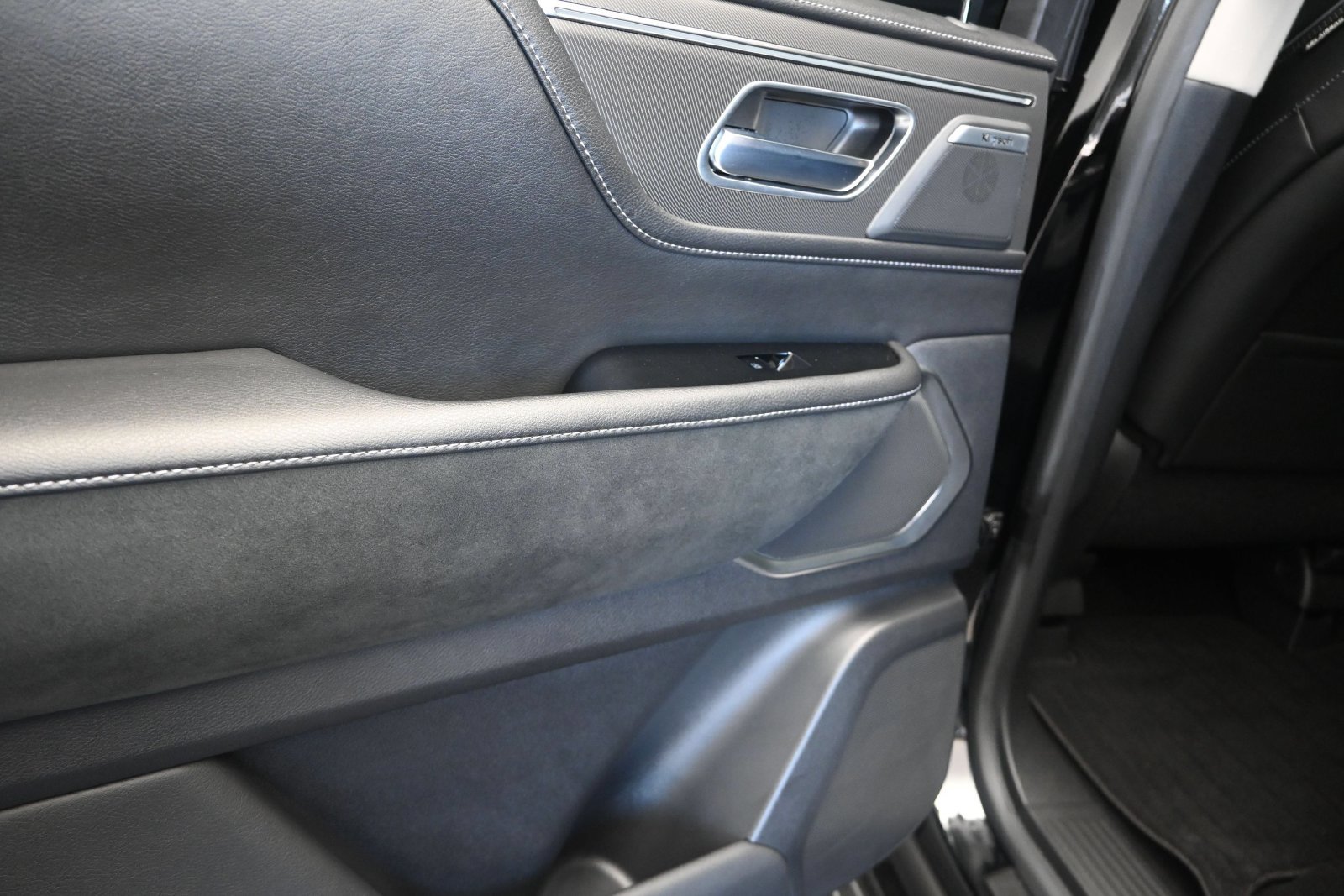 Certified 2025 INFINITI QX80 Luxe RWD image 15