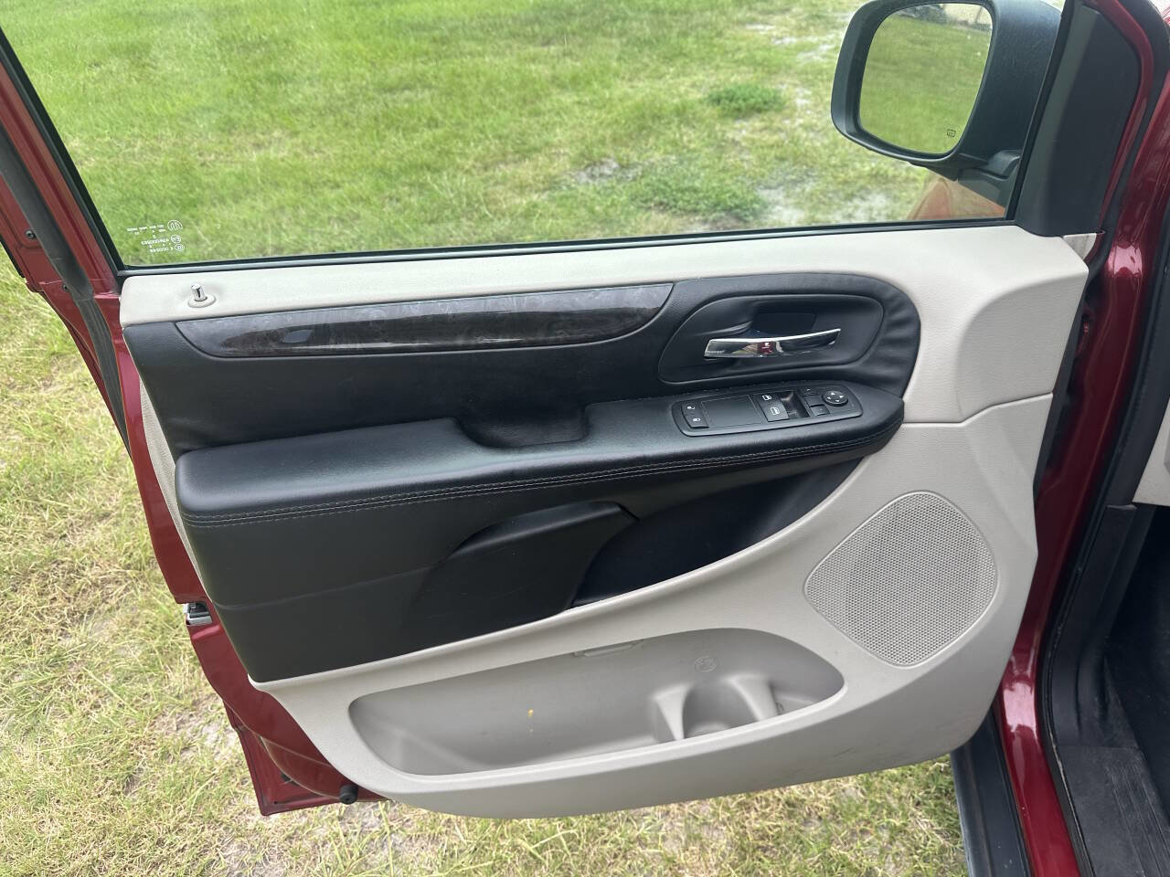 Used 2015 Dodge Grand Caravan American Value Package w/ UConnect Hands-Free Group image 19