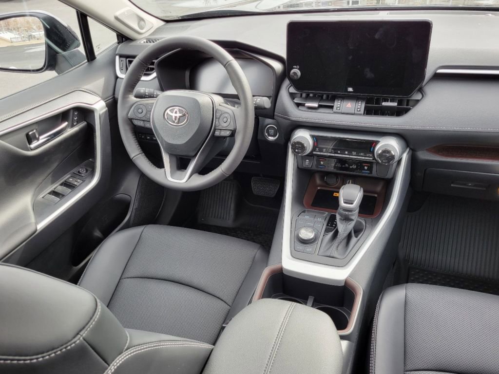 Used 2023 Toyota RAV4 Limited image 30