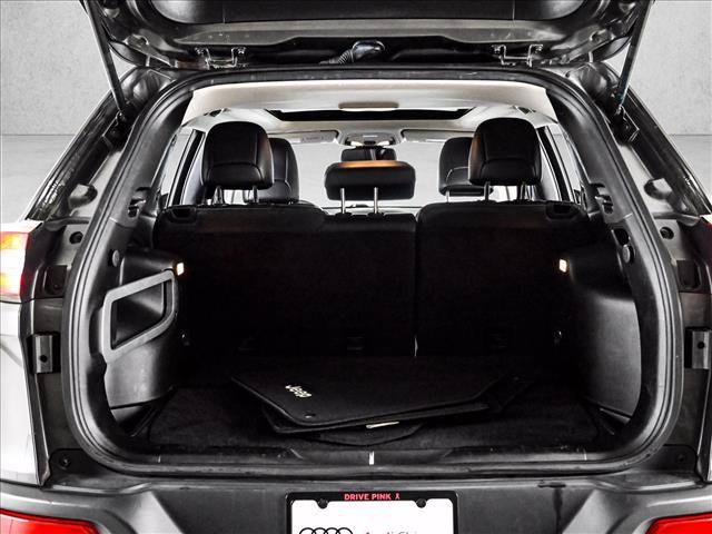 Used 2017 Jeep Cherokee Limited AWD/4WD image 6