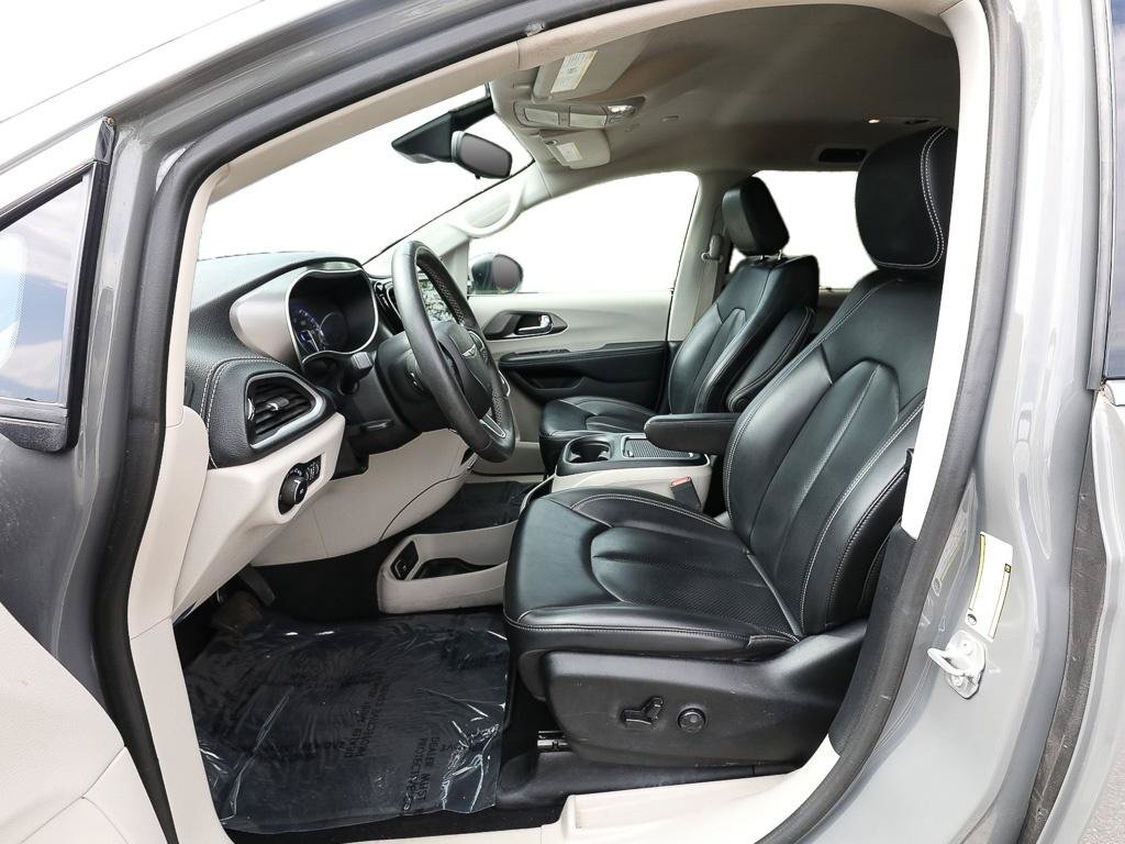 Used 2023 Chrysler Pacifica Touring-L AWD/4WD image 13