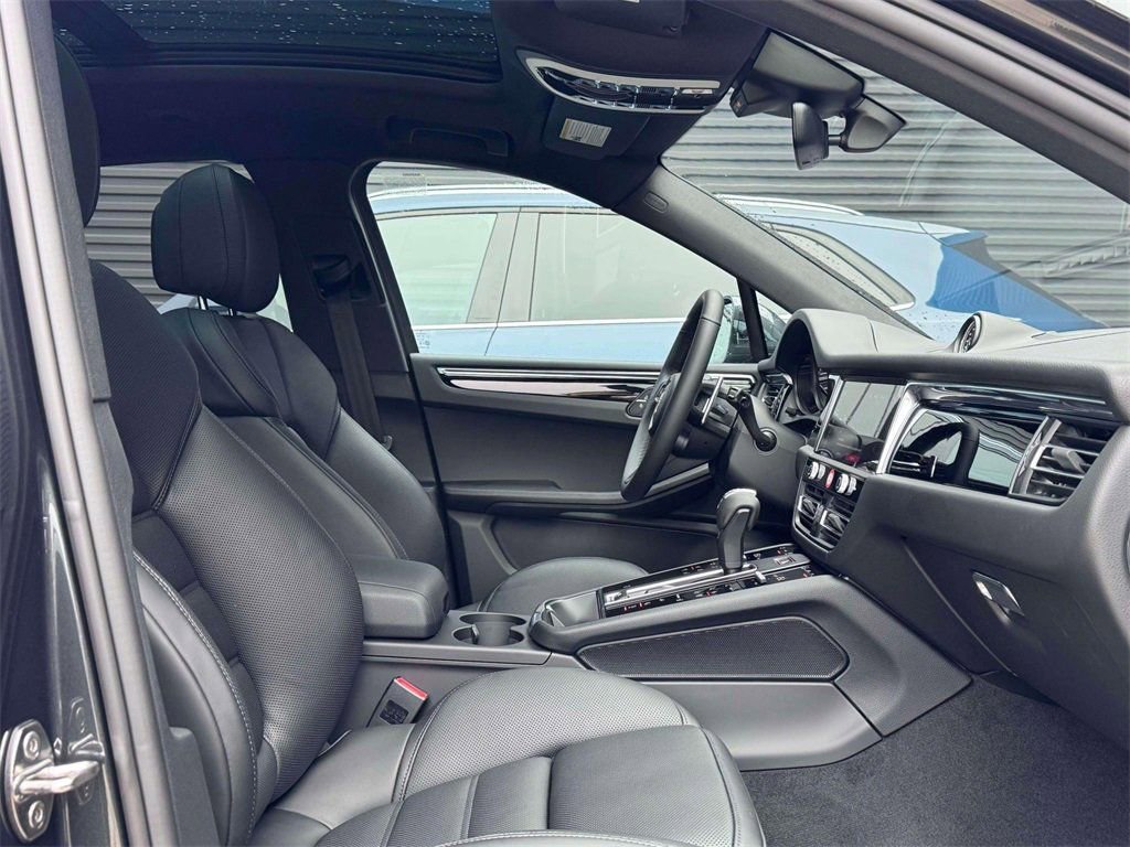 New 2026 Porsche Macan image 17