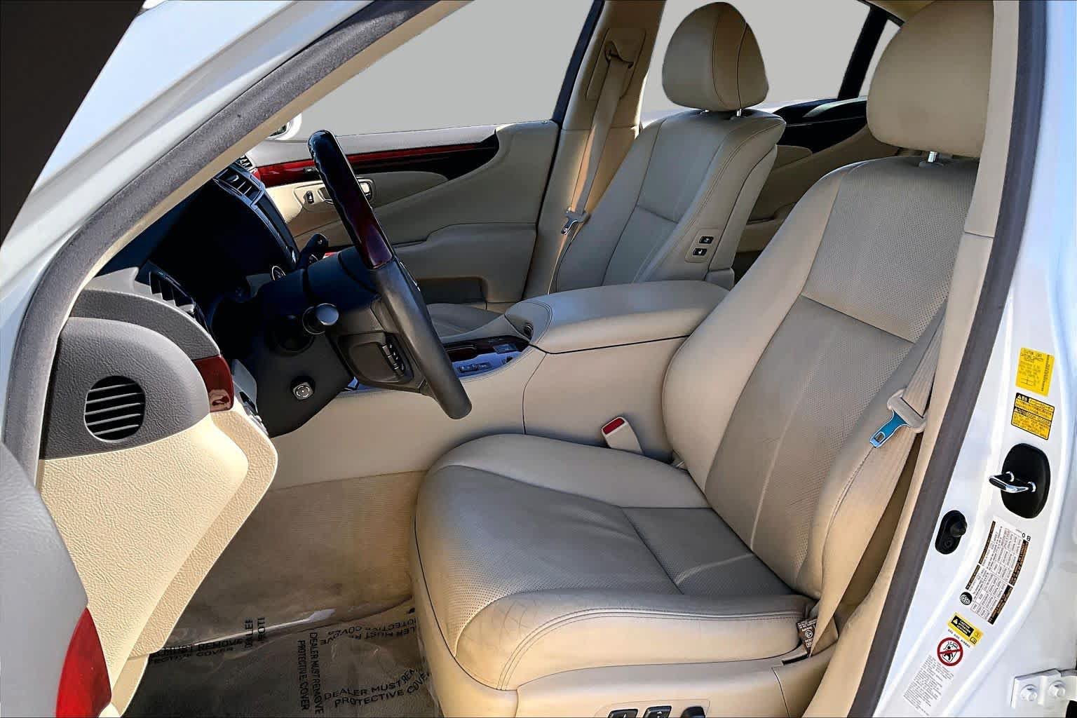 Used 2011 Lexus LS 460 w/ Comfort Pkg RWD image 7
