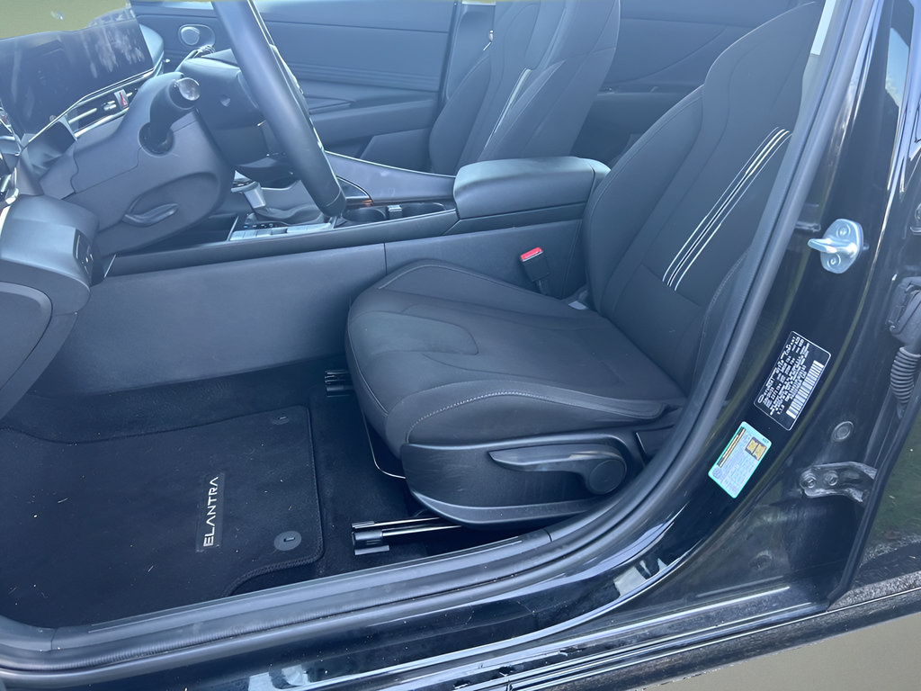 Used 2023 Hyundai Elantra SEL w/ Convenience Package FWD image 18