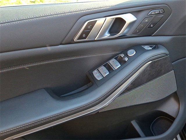 Used 2023 BMW X7 xDrive40i w/ Premium Package image 12