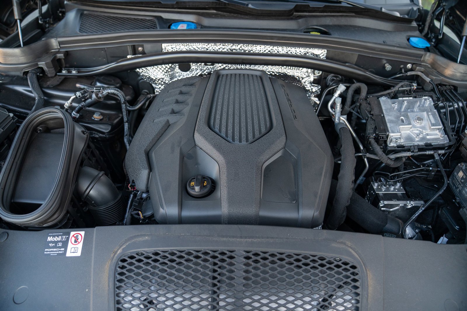 Certified 2025 Porsche Macan image 29