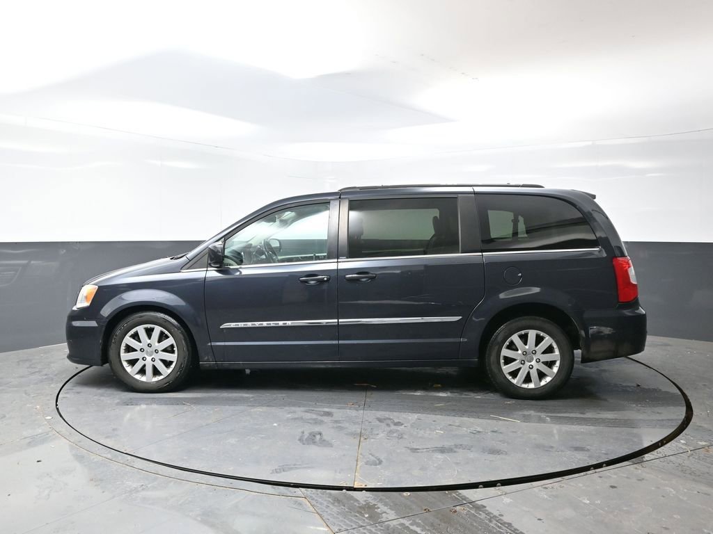 Used 2013 Chrysler Town & Country Touring image 10