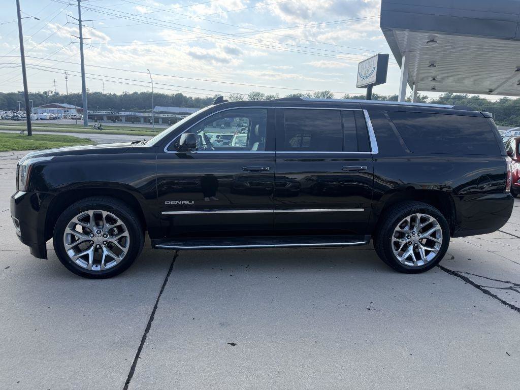 Used 2017 GMC Yukon XL Denali w/ Open Road Package AWD/4WD image 4