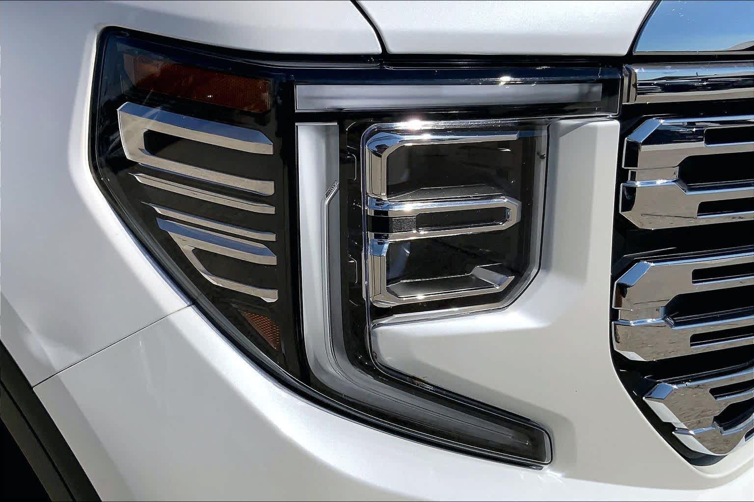 Used 2022 GMC Sierra 1500 Denali w/ Denali Carbonpro Edition AWD/4WD image 28