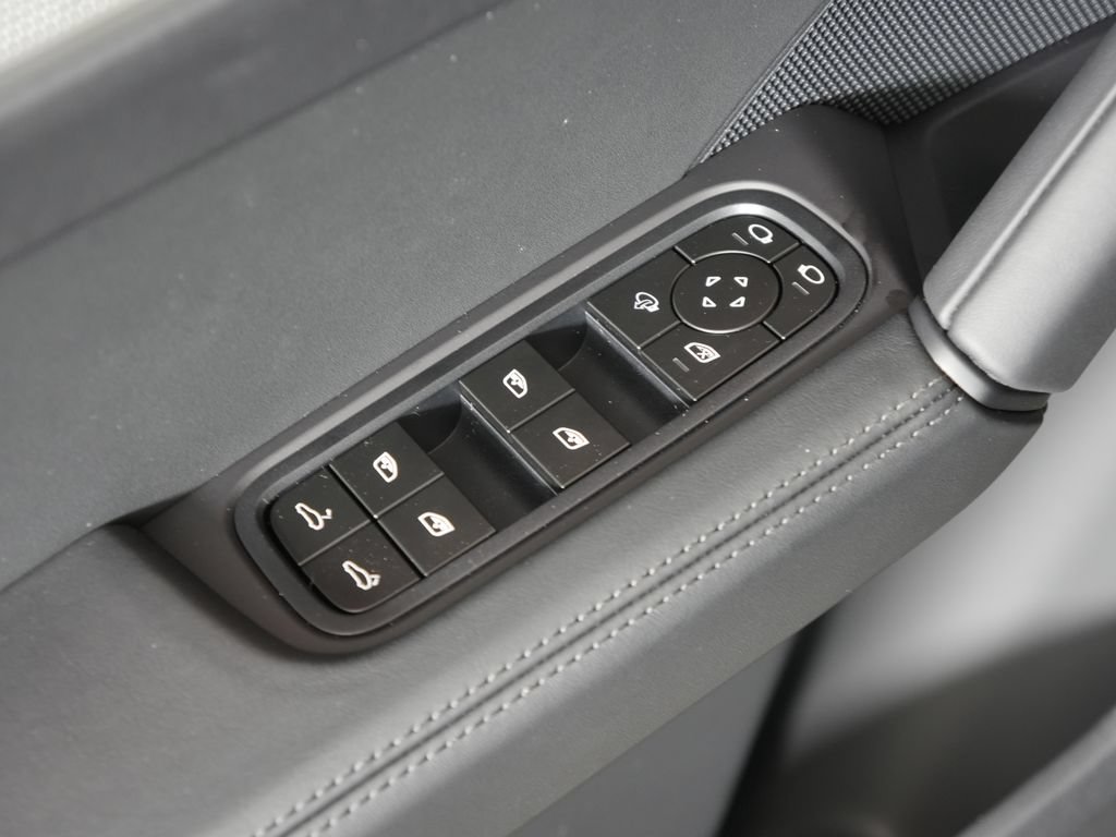 New 2026 Porsche Cayenne Coupe AWD/4WD image 18
