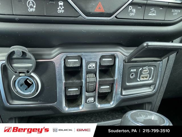 Used 2022 Jeep Wrangler Unlimited Sahara image 40