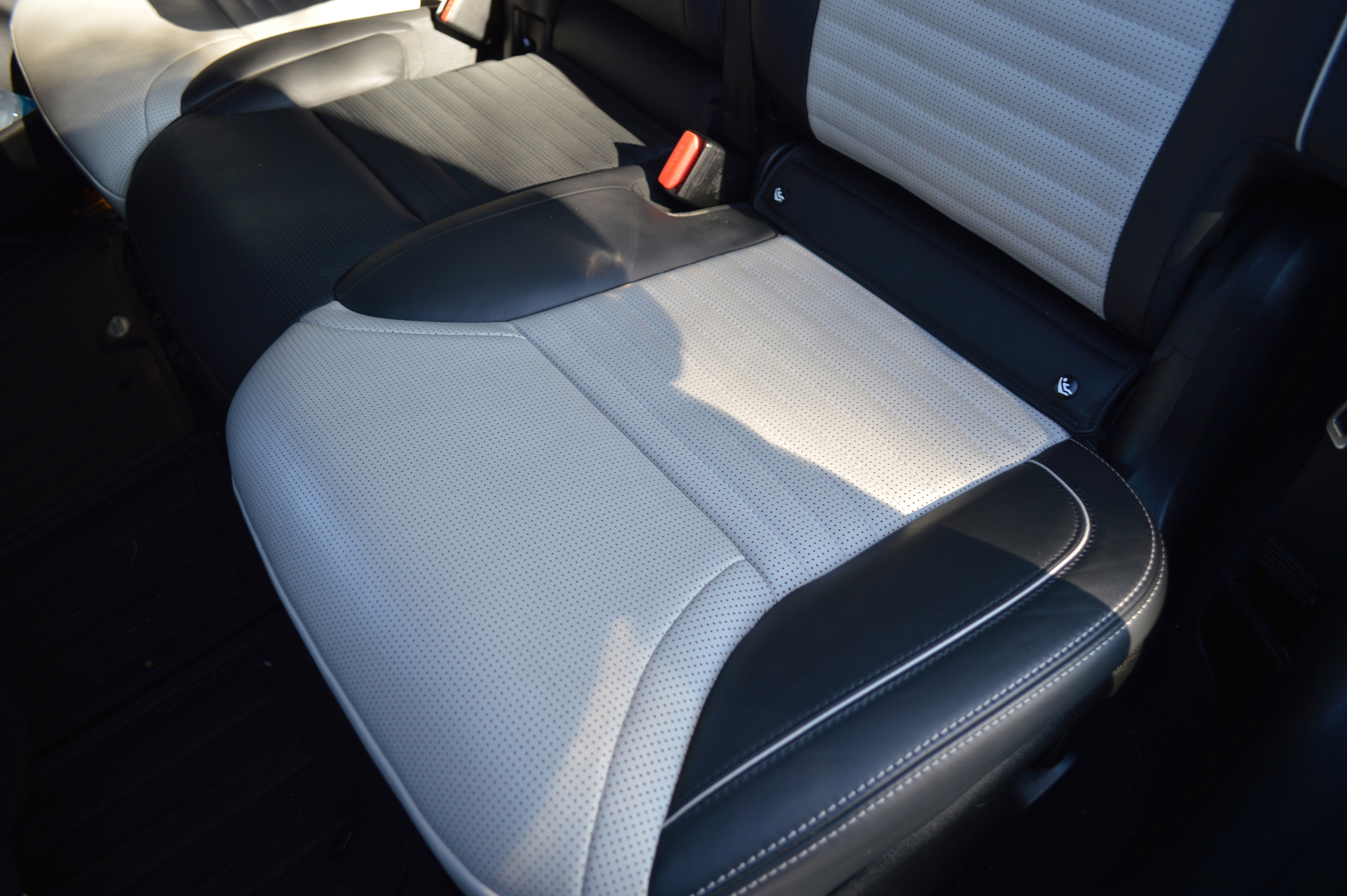 Used 2021 Land Rover Discovery HSE R-Dynamic image 27