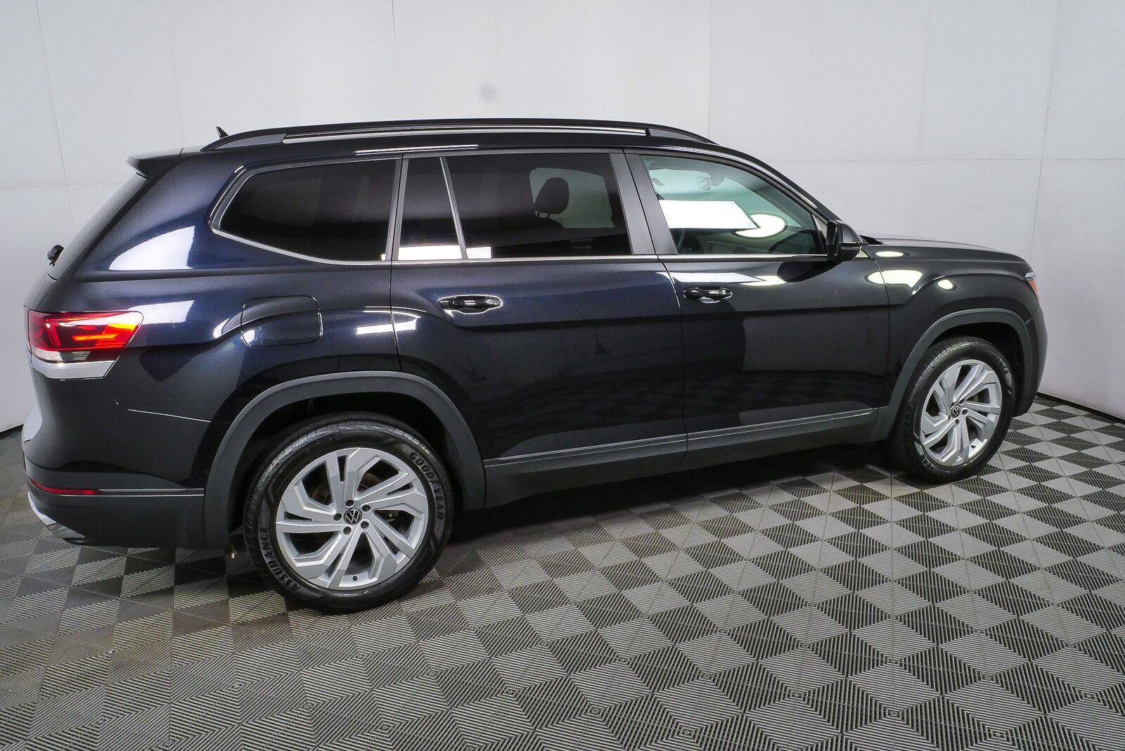 Certified 2023 Volkswagen Atlas SE FWD image 6