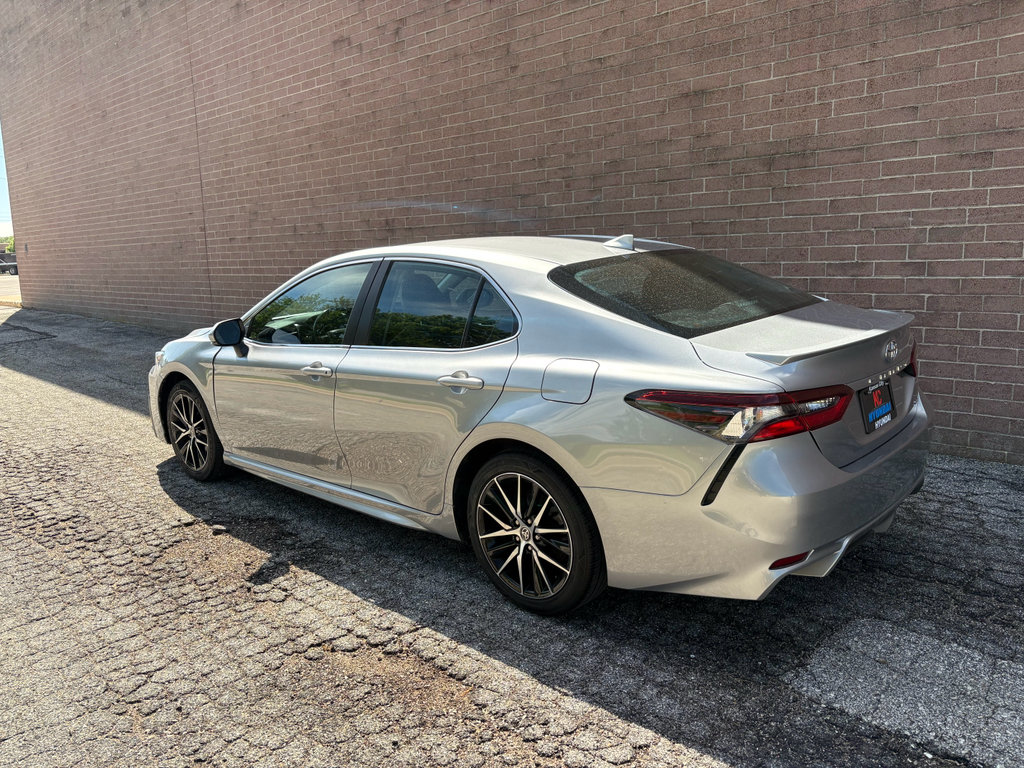 Used 2024 Toyota Camry SE FWD image 3